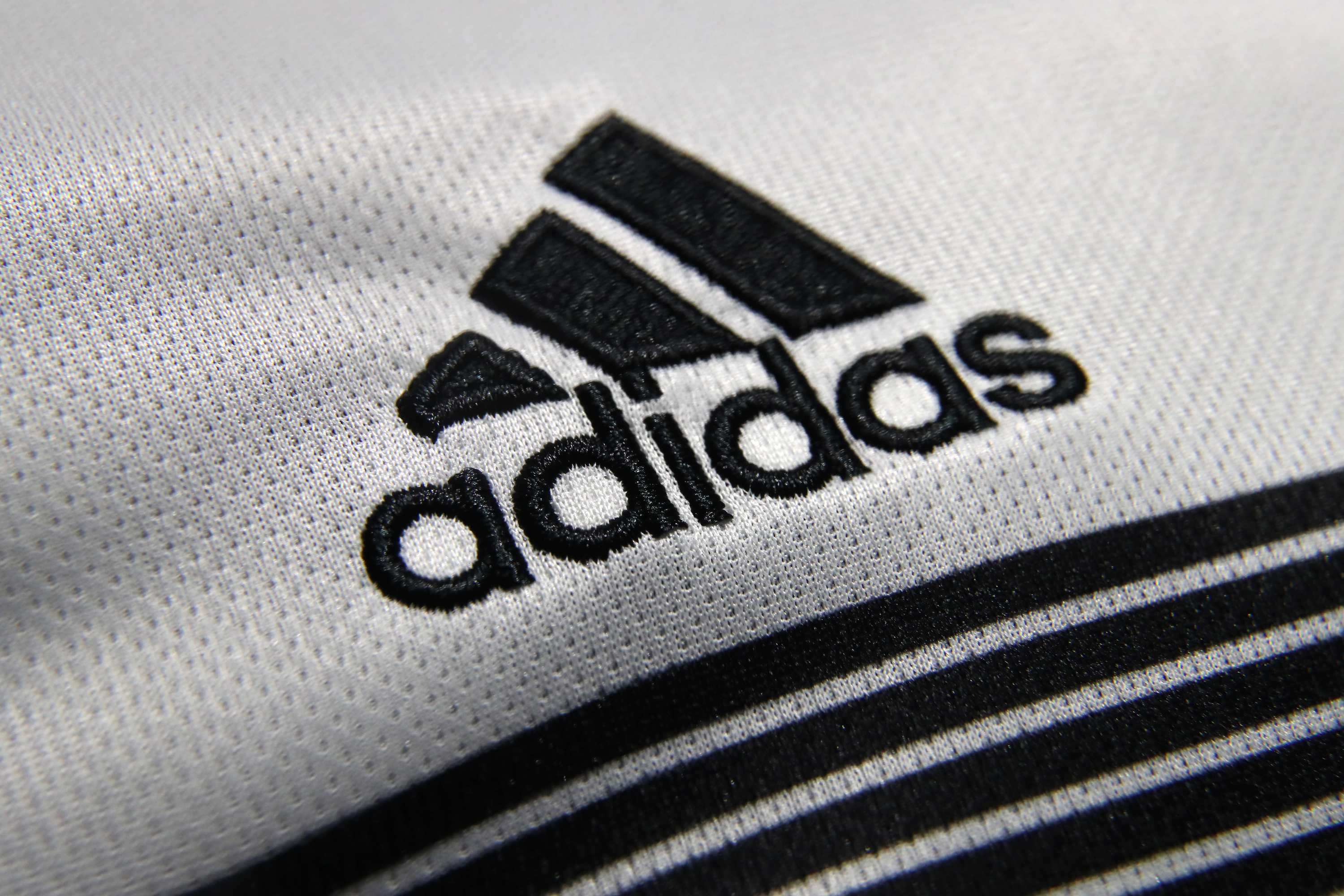 adidas loses 3 stripes