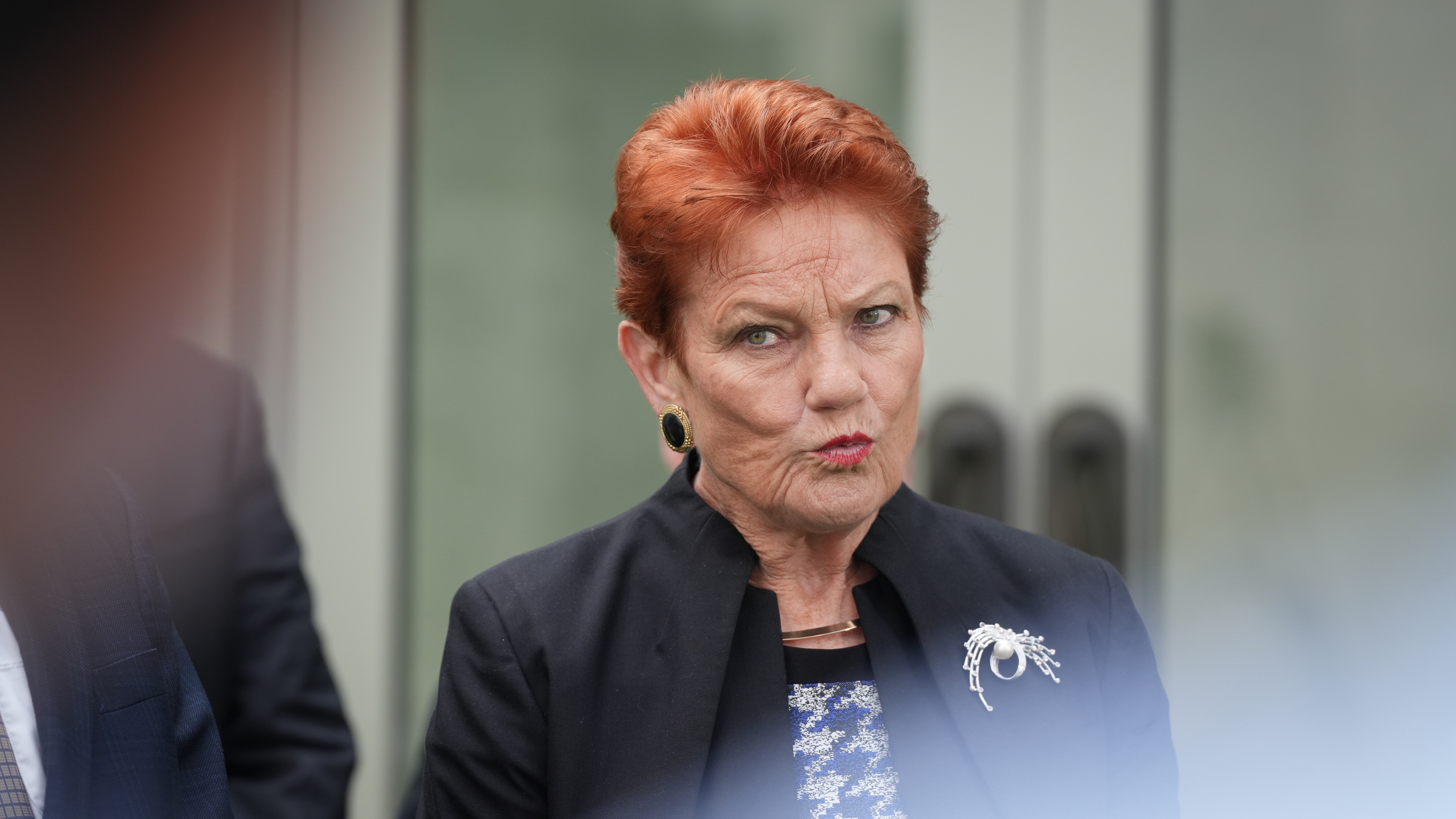 Hanson digs her heels in, Taylor goes on tour - ABC News