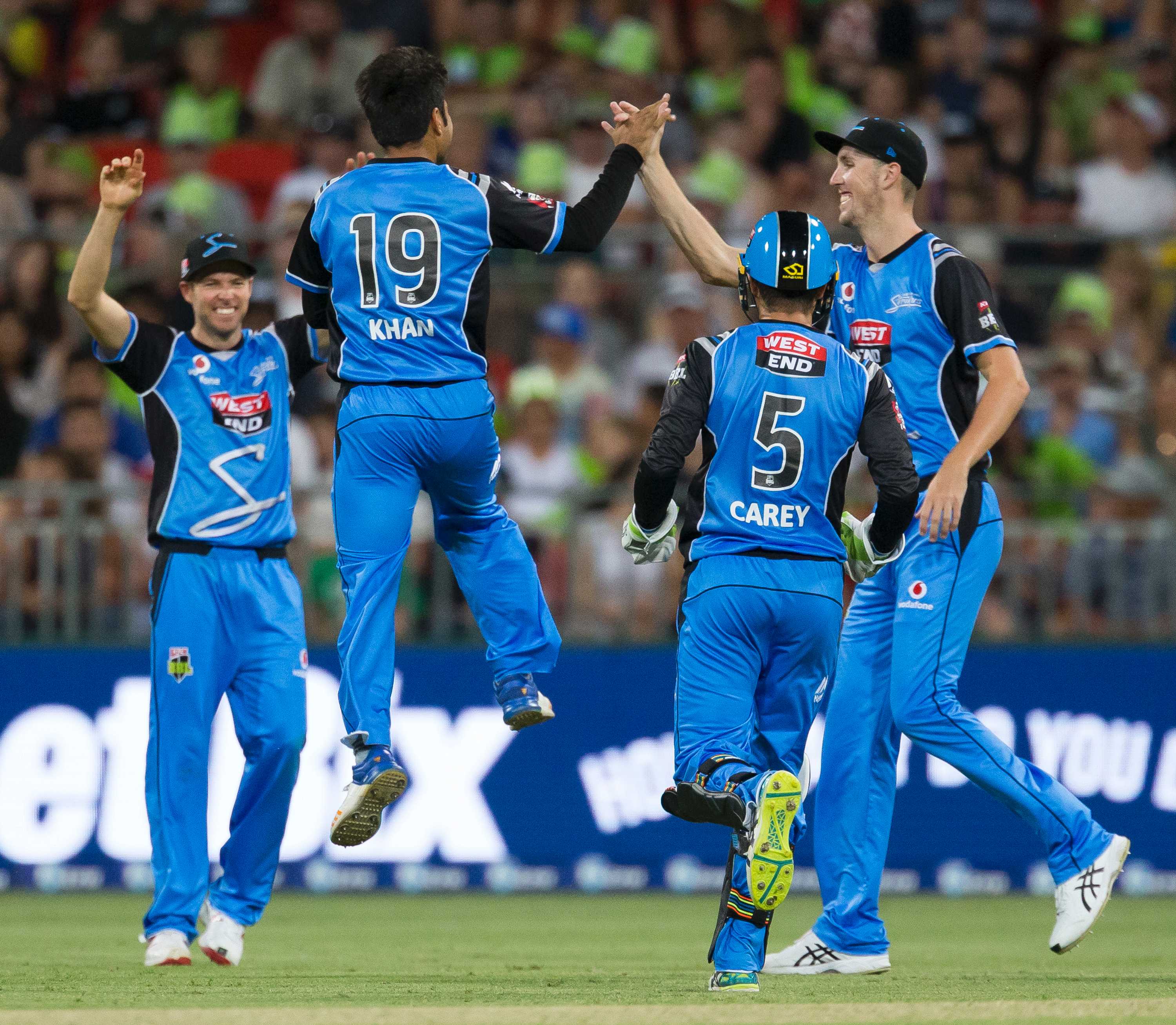 Big Bash: Adelaide Strikers Beat Sydney Thunder As BBL Heats Up - ABC News