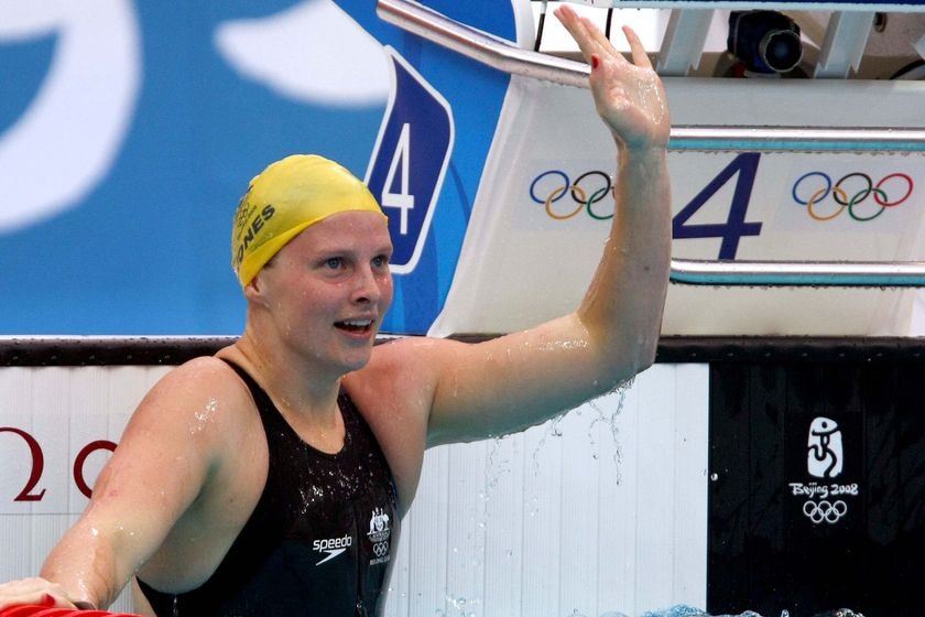 Leisel Jones wins gold in the 100m breaststroke at the Beijing Olympics