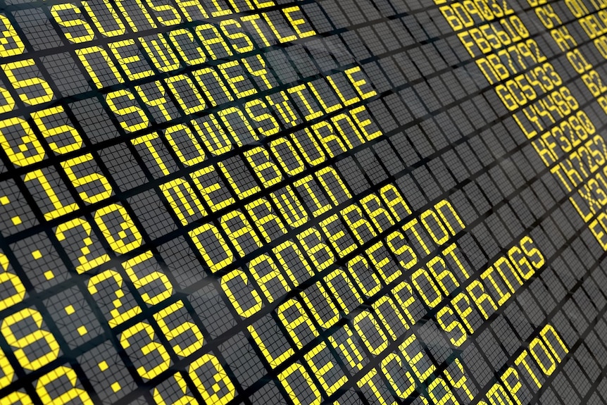 A board showing flight arrival times
