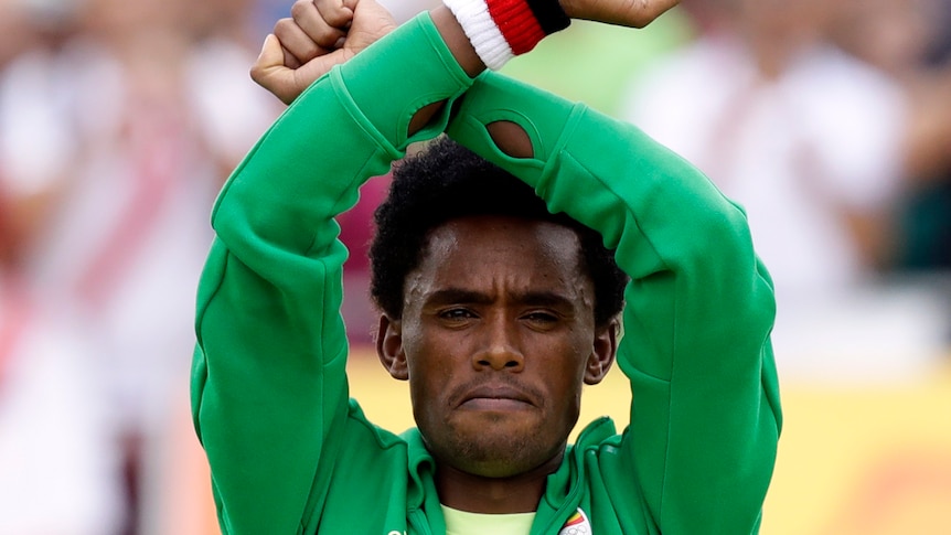 Ethiopia's Feyisa Lilesa crosses arms on marathon podium