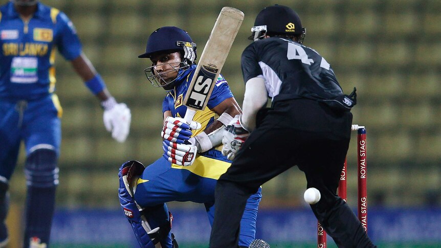 Sri Lankan captain Mahela Jayawardene's unbeaten 43 helped guide his side to a D/L win.
