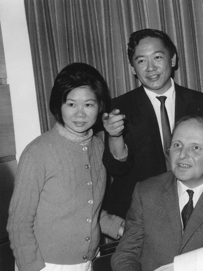 Anita and Humphrey Chang meet ABC radio announcer Keith Glover.