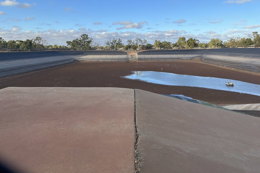 A dam with a small puddle of water in the middle 