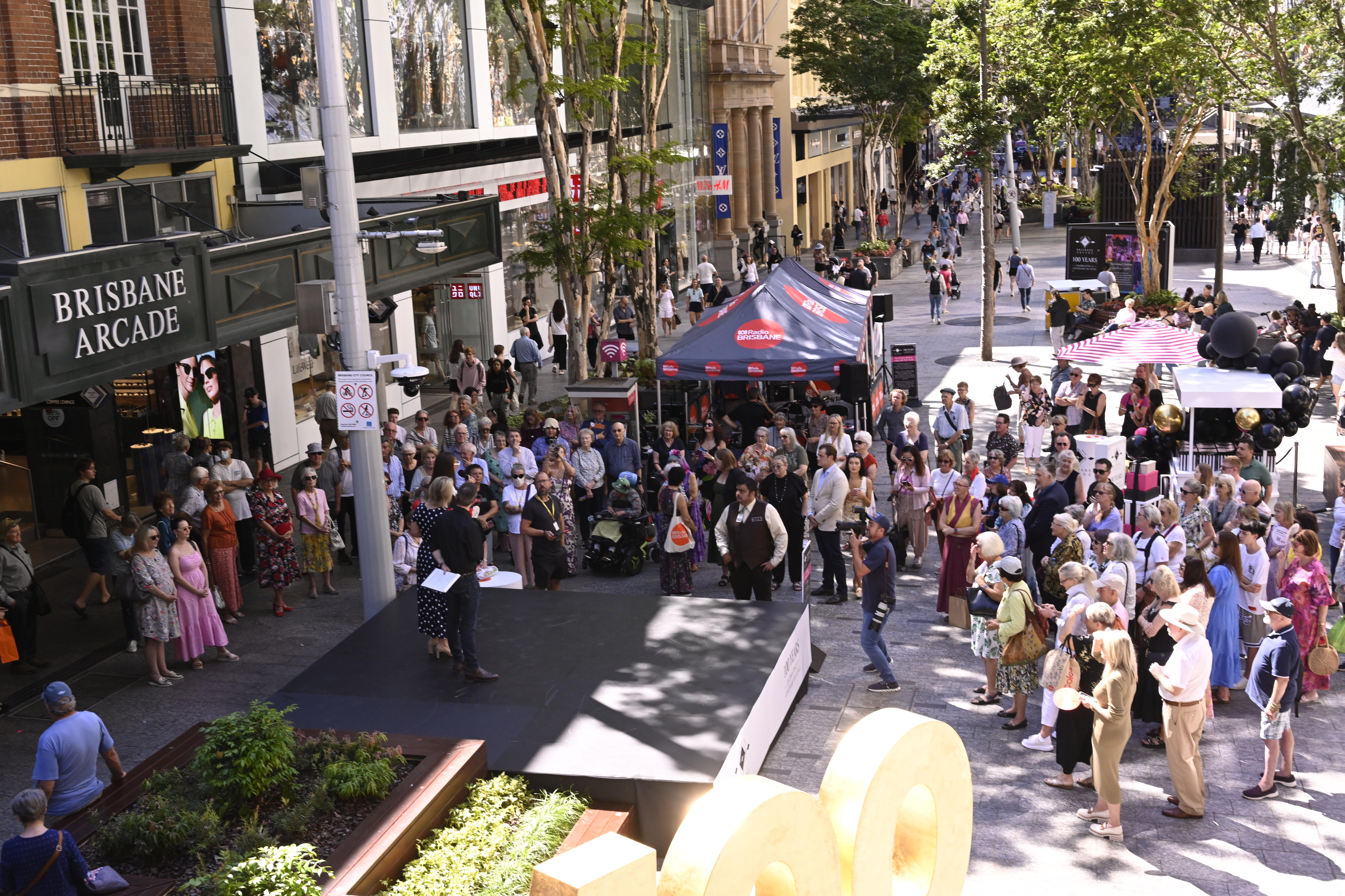 A crowd in the Brisbane Arcade.