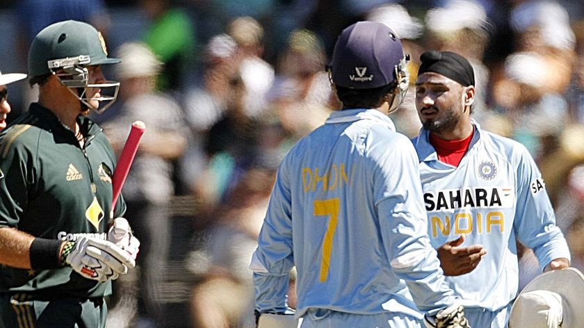 Matthew Hayden and Harbhajan Singh hold a mid-field conversation
