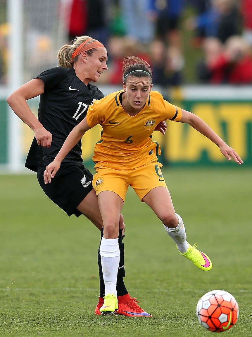 Chloe Logarzo dribbles past New Zealand's Hannah Wilkinson