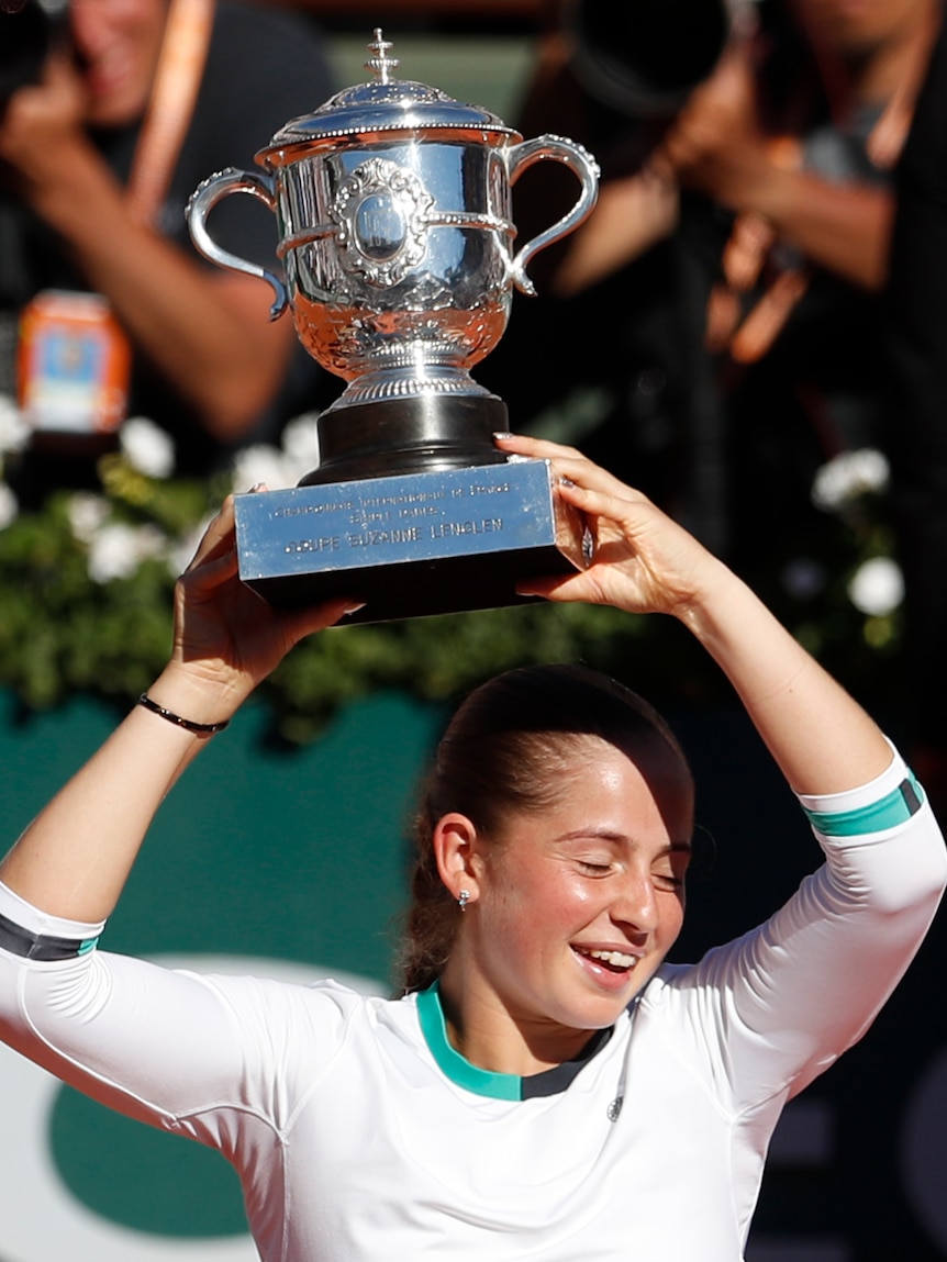 Jelena Ostapenko lifts the French Open trophy