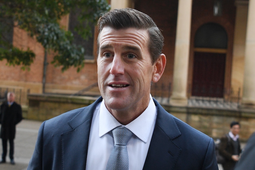 Ben Roberts-Smith wears a suit and tie as he arrives at the NSW Supreme Court.