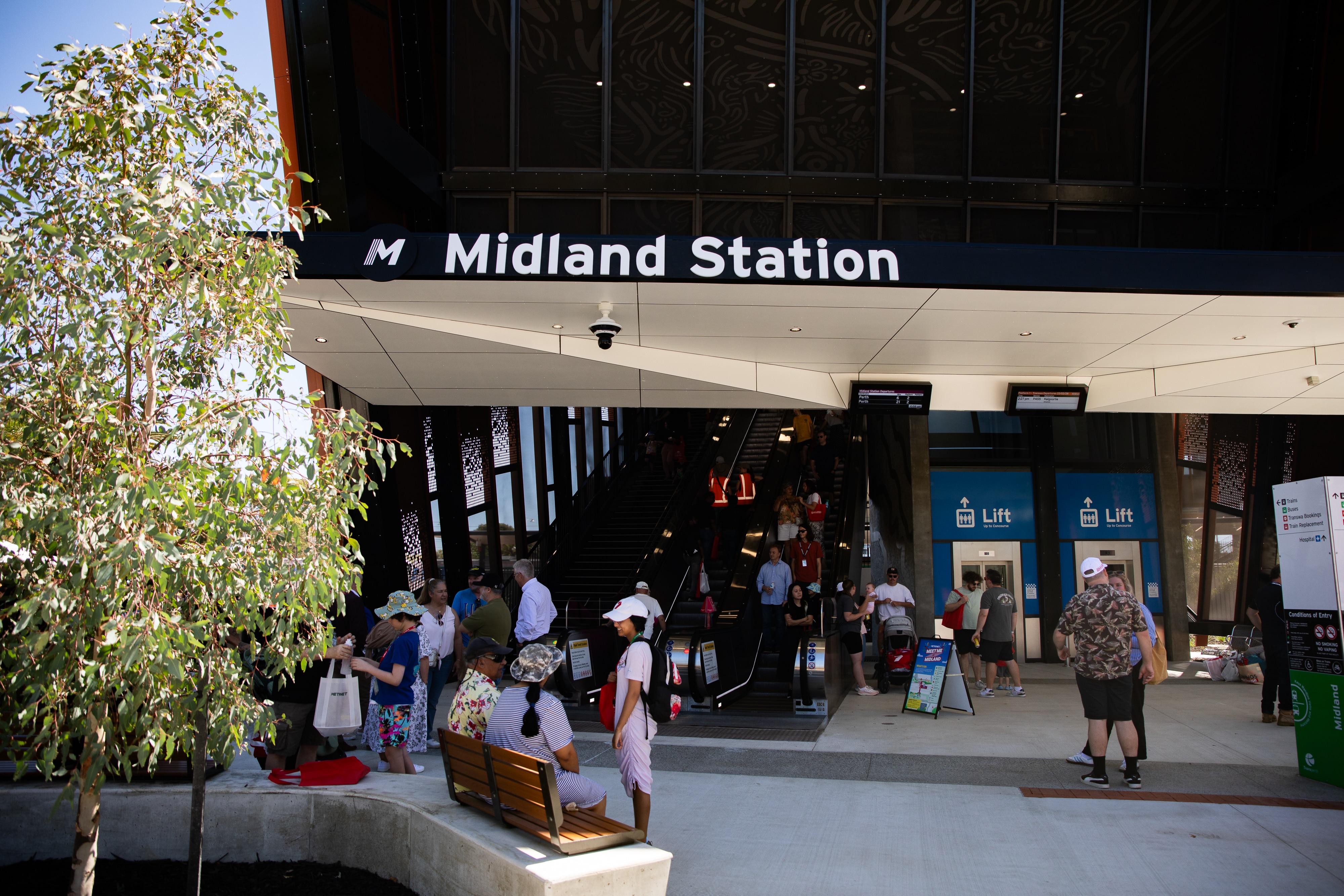 Вход на станцию ​​Мидленд.