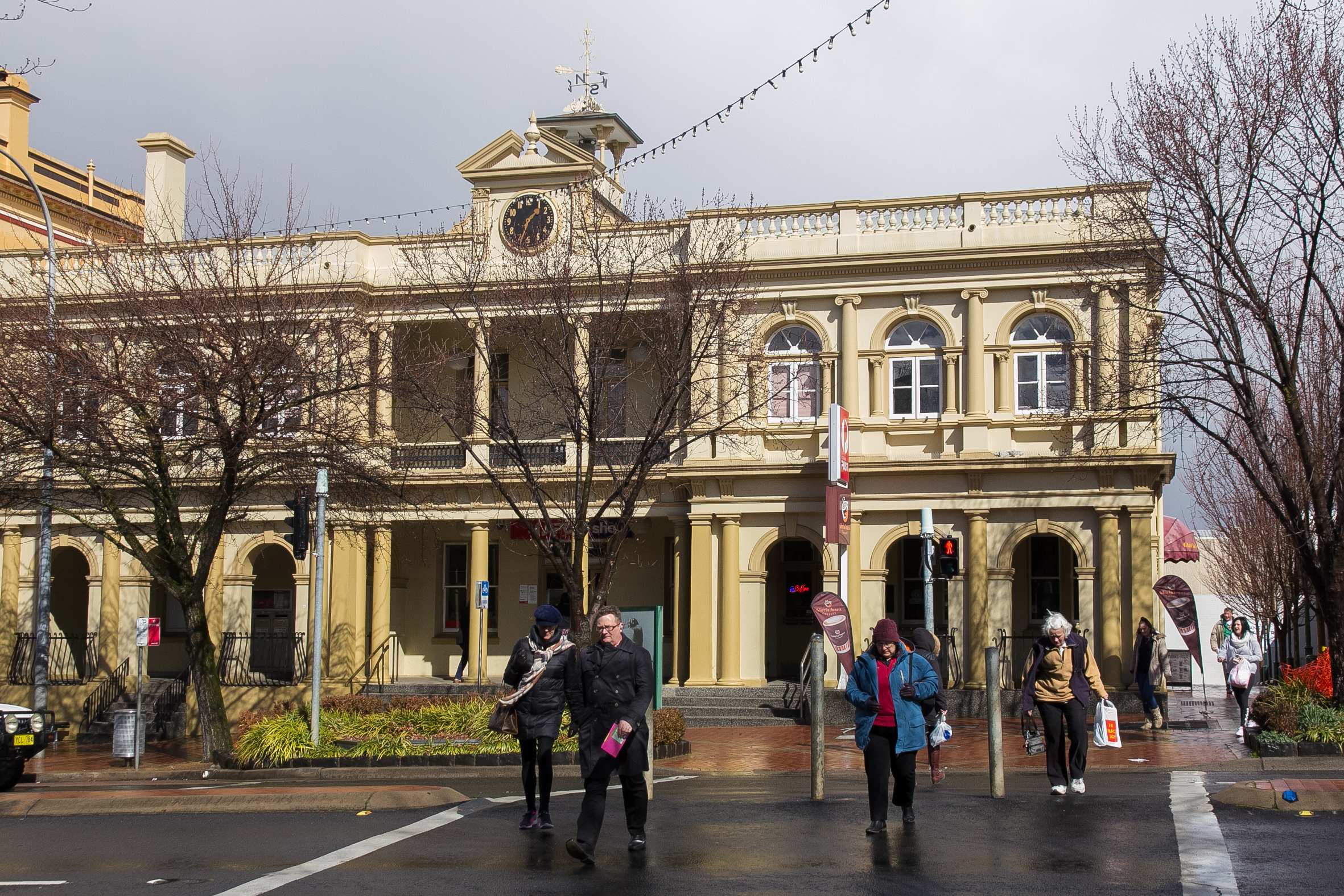 What happened to the 'timeless' Post Office clock in Orange? ABC News