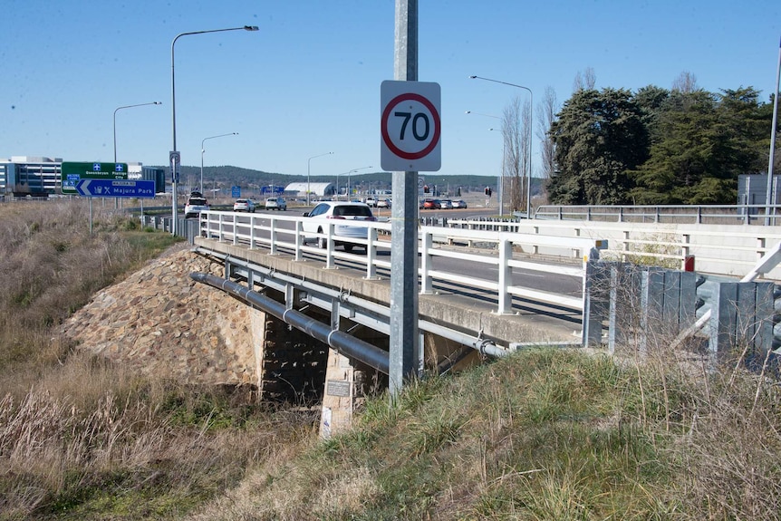 Woolshed Creek Bridge over a fossil site