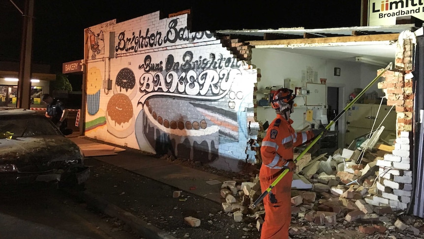 SES crews work to protect the bakery