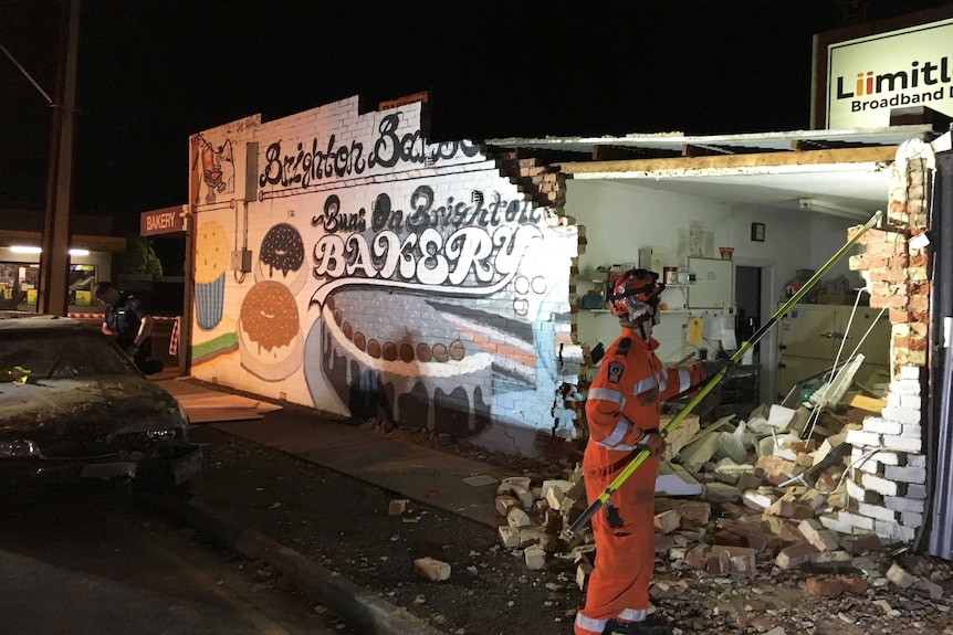 SES crews work to protect the bakery