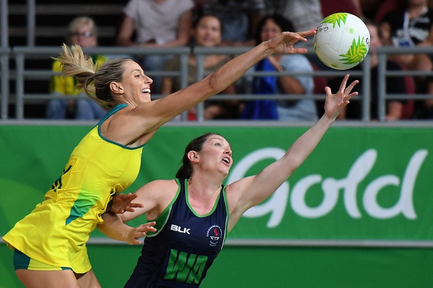 Laura Geitz of Australia and Oonagh Mccullough of Northern Ireland contest the ball