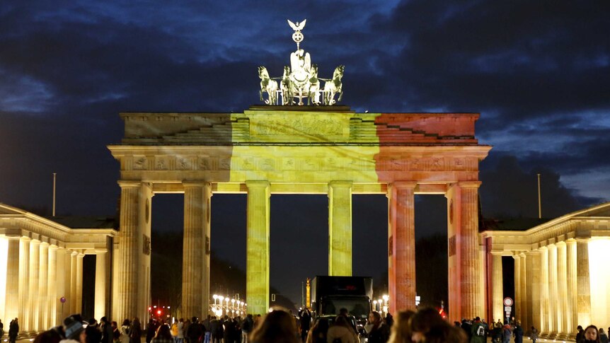 The Brandenburg gate is illuminated in black, yellow and red.