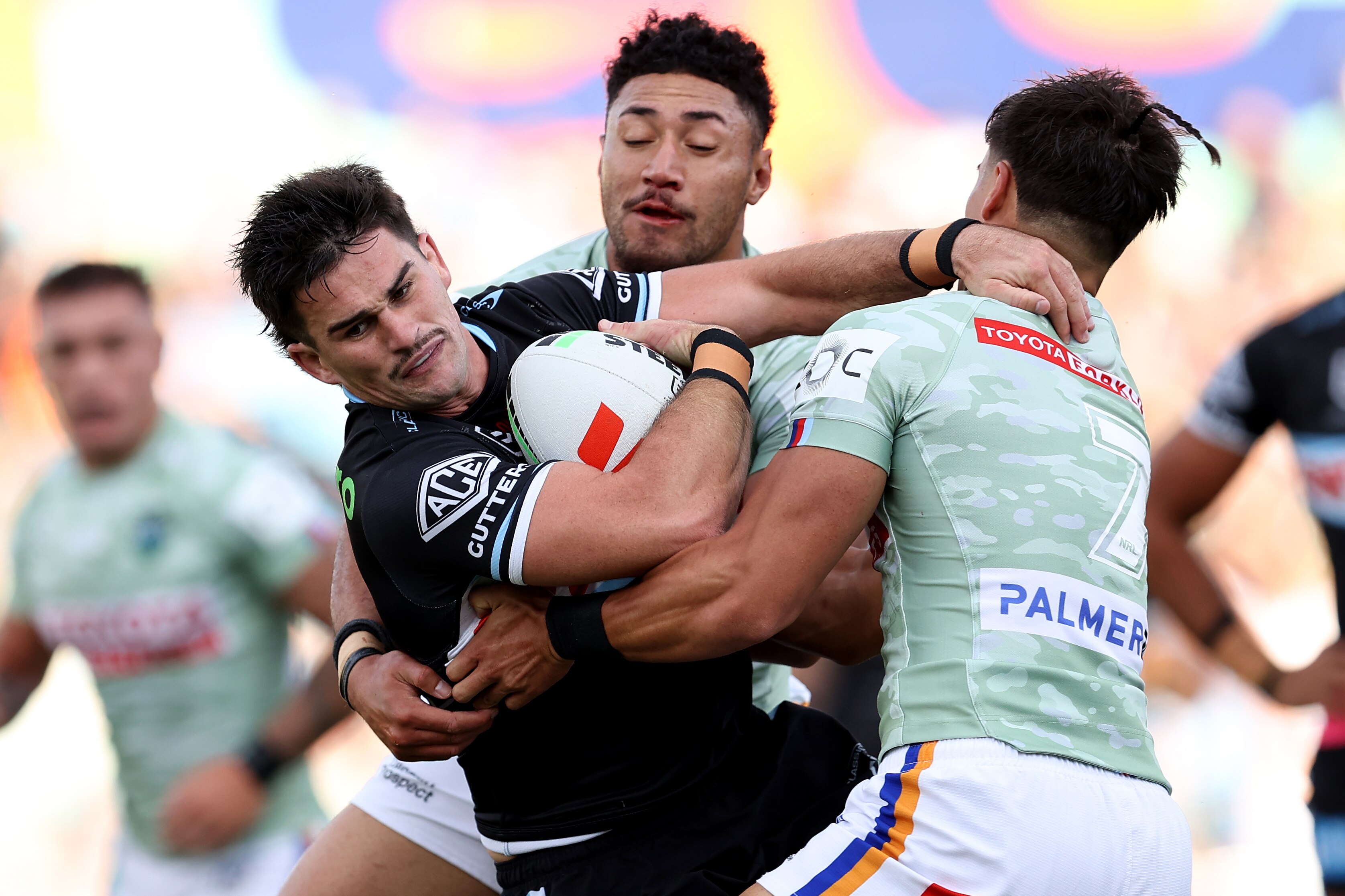 Live: Raiders and Sharks out to rebound from surprise losses 