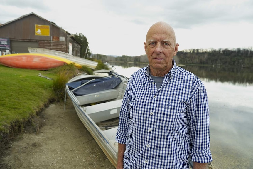 A man in front of a lake.