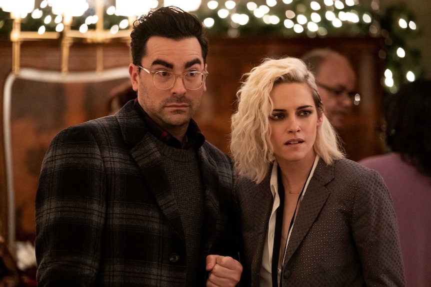 Happiest Season stars Kristen Stewart and Dan Levy in sweetly subversive  queer Christmas rom-com - ABC News