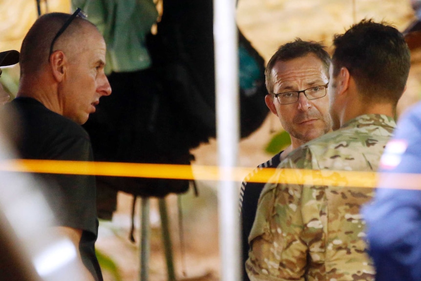 Richard Stanton and John Volanthen talk to Thai cave rescue personnel