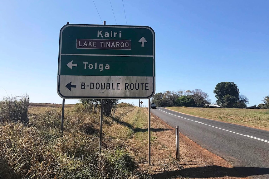 Road sign pointing to the town of Tolga