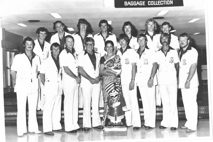 Black and white photo of a cricket team in the 80s 