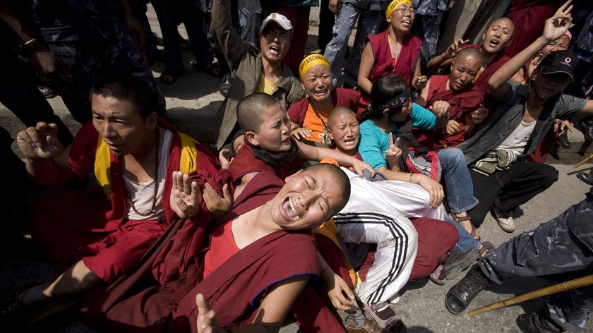 Tibetan protest outside Chinese consulate