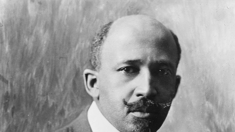 Black and white portrait of W.E.B Du Bois in 1918.