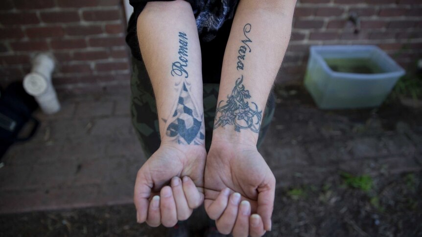 Amber shows her tattoos of Roman and Nara's names on her arms.