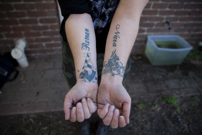 Amber shows her tattoos of Roman and Nara's names on her arms.