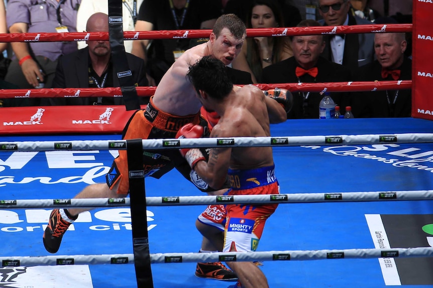 Jeff Horn swings a punch at Manny Pacquiao