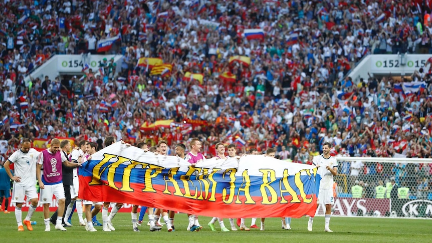 Russia players hold up banner thanking crowd after beating Spain