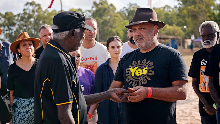 Balupalu Yunupingu explains the importance of the message stick before handing it over to Noel Pearson.