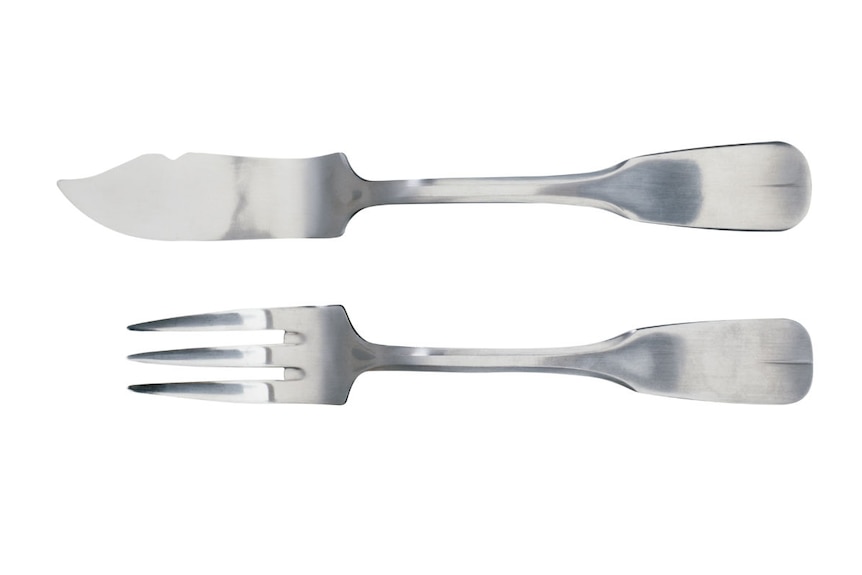 Нож для рыбы в ресторане фото Нож для рыбы в ресторане фото