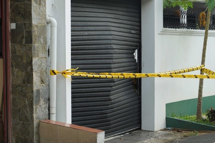Pintu garasi rumah Ibrahim yang rusak