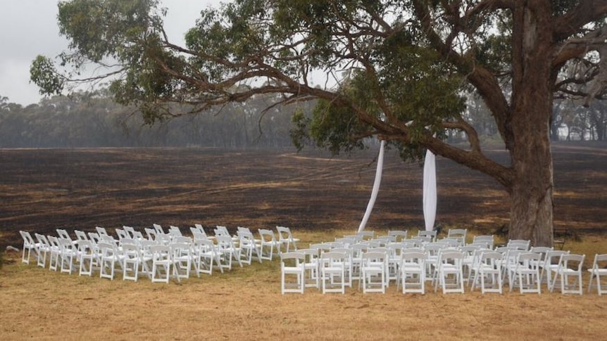 Scotsburn fires in Victoria changes plans for Melbourne couple