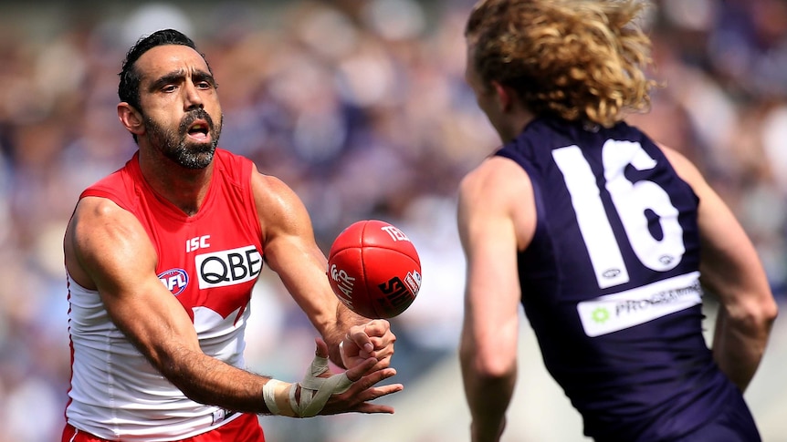 Goodes handballs against Fremantle