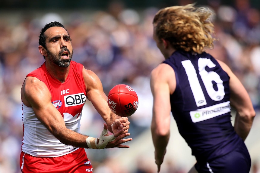 Goodes handballs against Fremantle