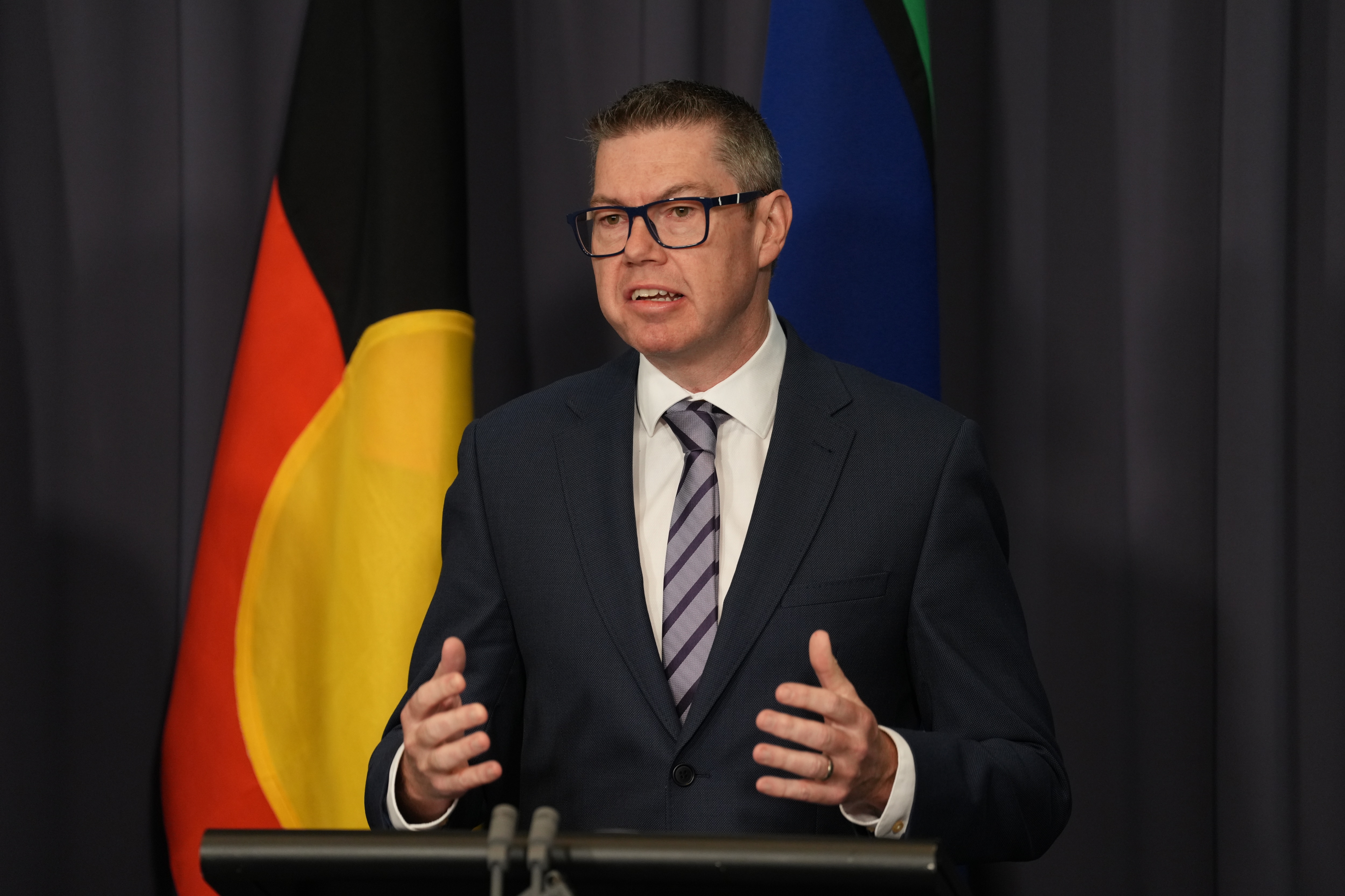 Live: Minister moves to smooth over government response to ATO payment change