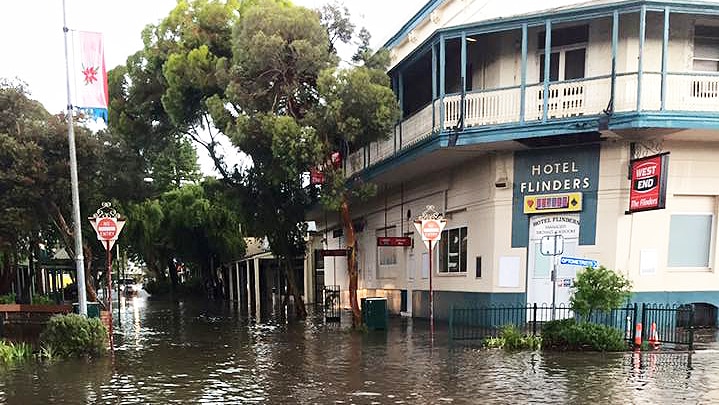 Hotel Flinders flooded