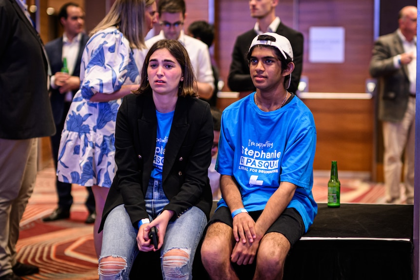 Two people dressed in blue Liberal clothes