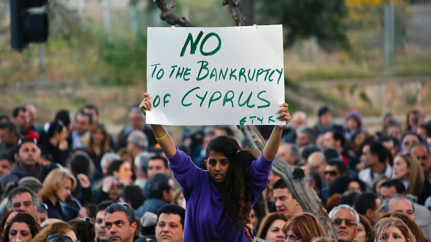 Bank employees protest outside Cypriot finance ministry