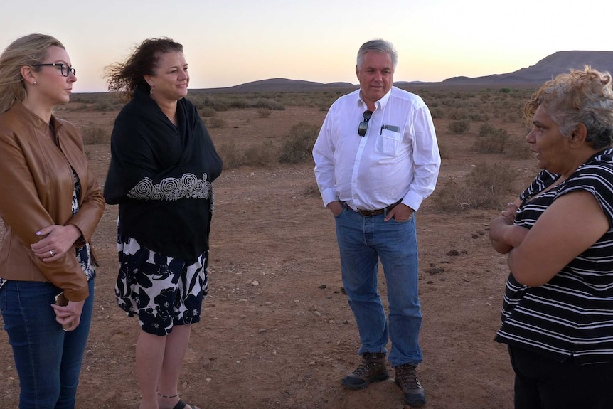 Four people, including three from Capital Alliance party, discuss the upcoming Federal election in outback South Australia.