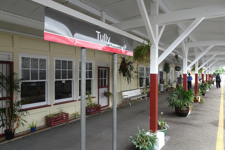 Static shot of a railway platform.