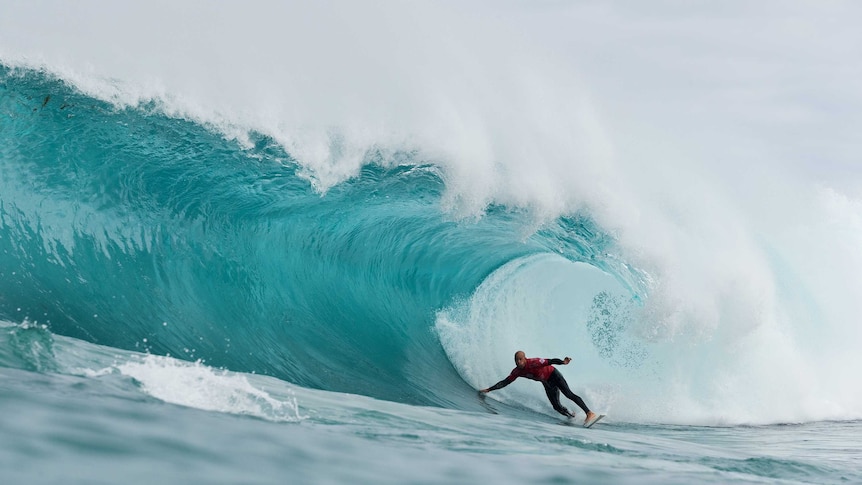 Kelly Slater competes