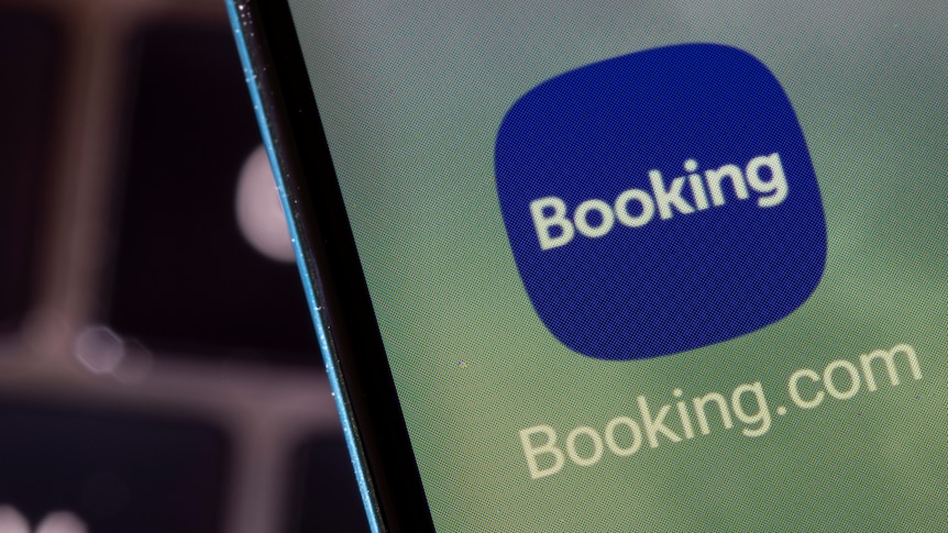 A close up of the Booking.com app icon on the screen of a mobile phone.