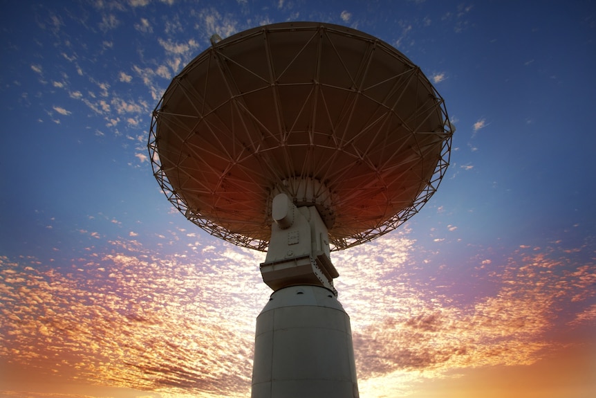 Large radio telescope with sunset