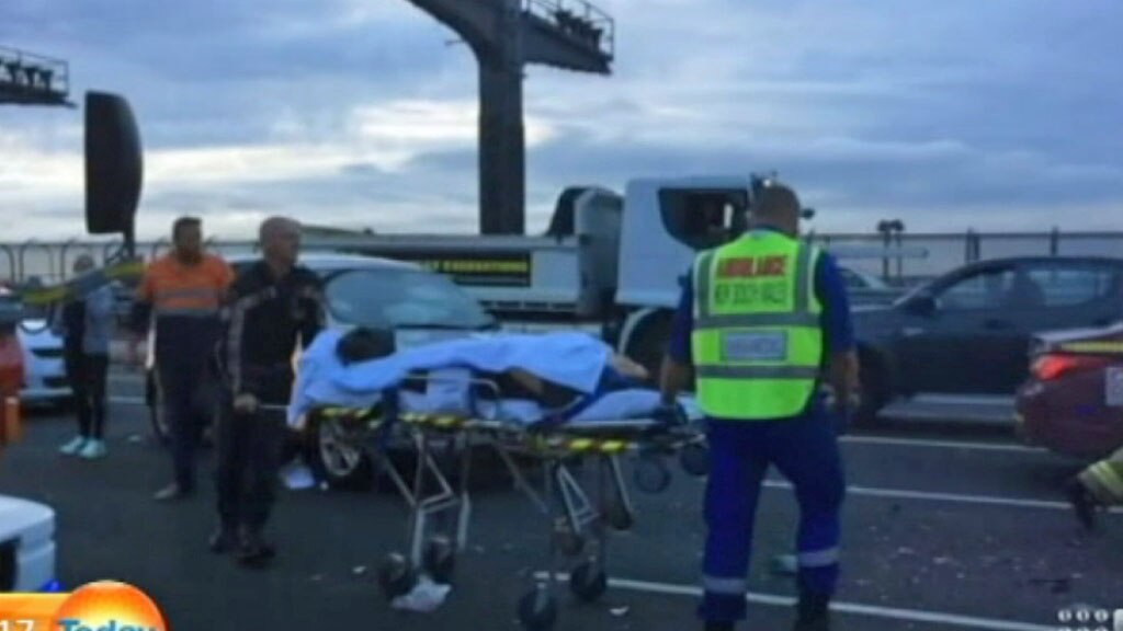 Sydney Harbour Bridge car crash chokes traffic ahead of morning peak hour ABC News