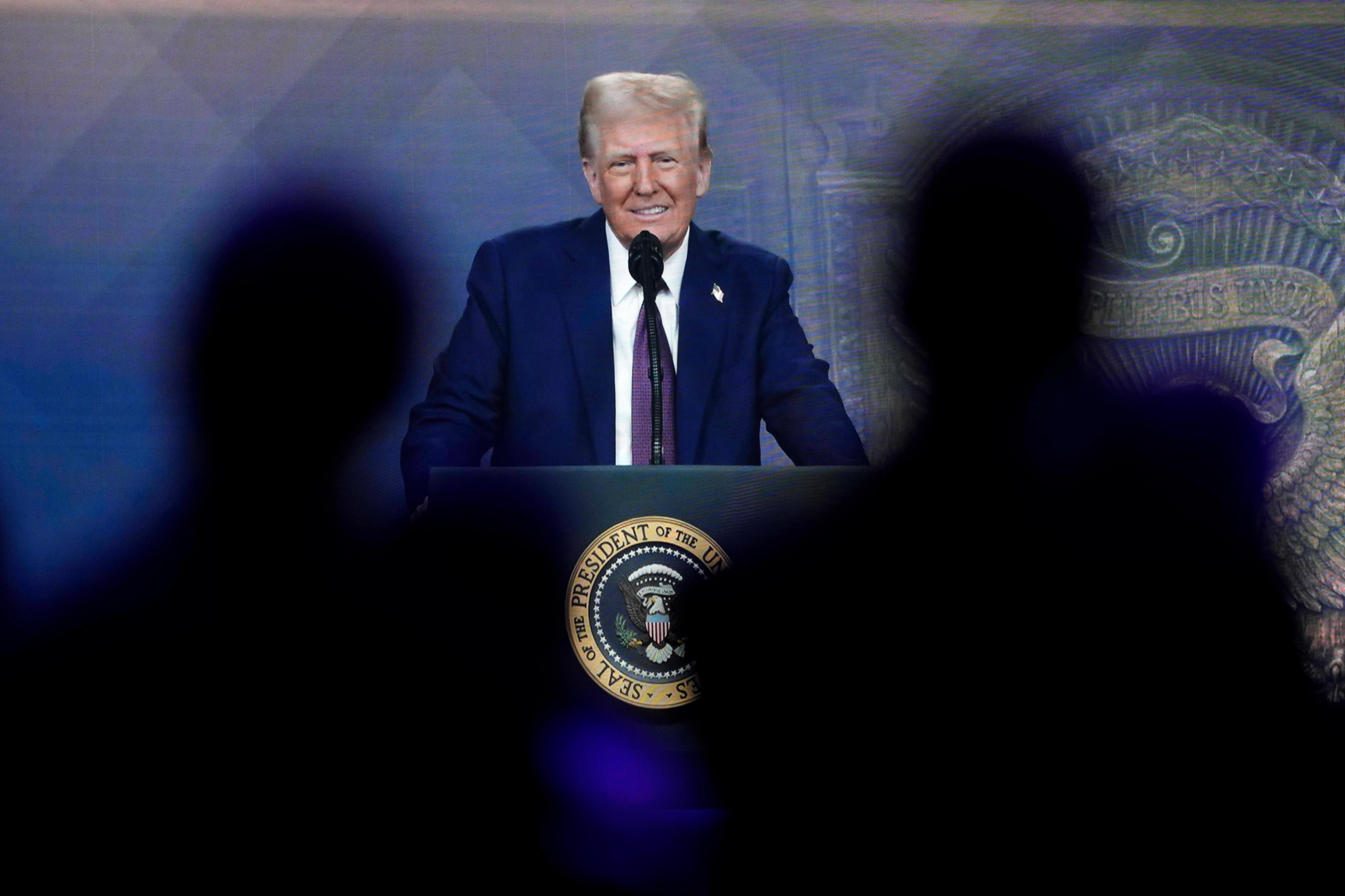 特朗普在瑞士达沃斯世界经济论坛上发言 